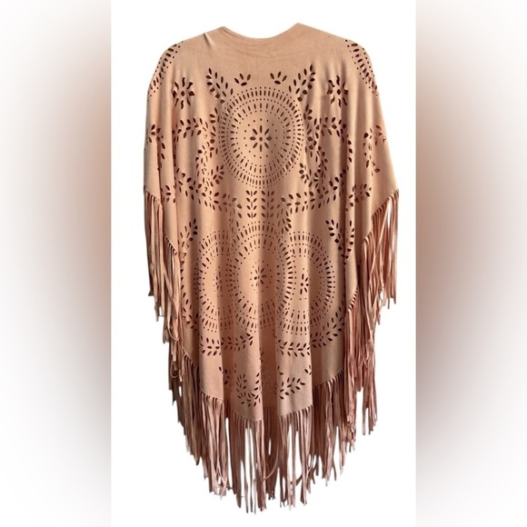Bagatelle City Pink Faux Suede Lasercut Fringe Cape Shrug Size XL - Picture 10 of 10